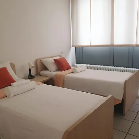 Moderno Per 4 Persone Лекко