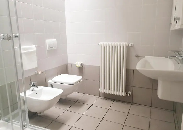 Moderno Per 4 Persone Lägenhet Lecco