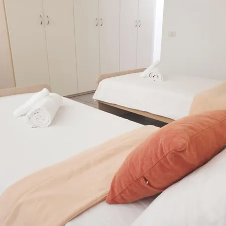 Apartment Moderno Per 4 Persone Lecco