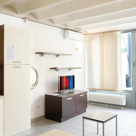 Apartment Moderno Per 4 Persone Lecco