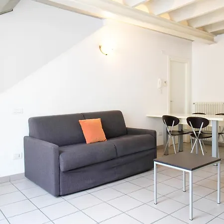 Apartment Moderno Per 4 Persone Lecco